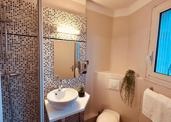 Anatole France Hotel